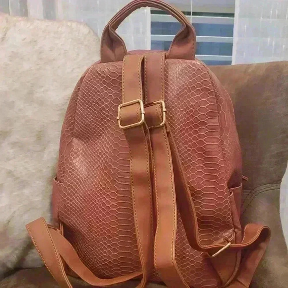 LD Backpack - Picture 3 of 6